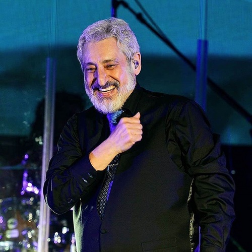 برای دانلود آهنگ های این خواننده به کجا مراجعه کنیم؟